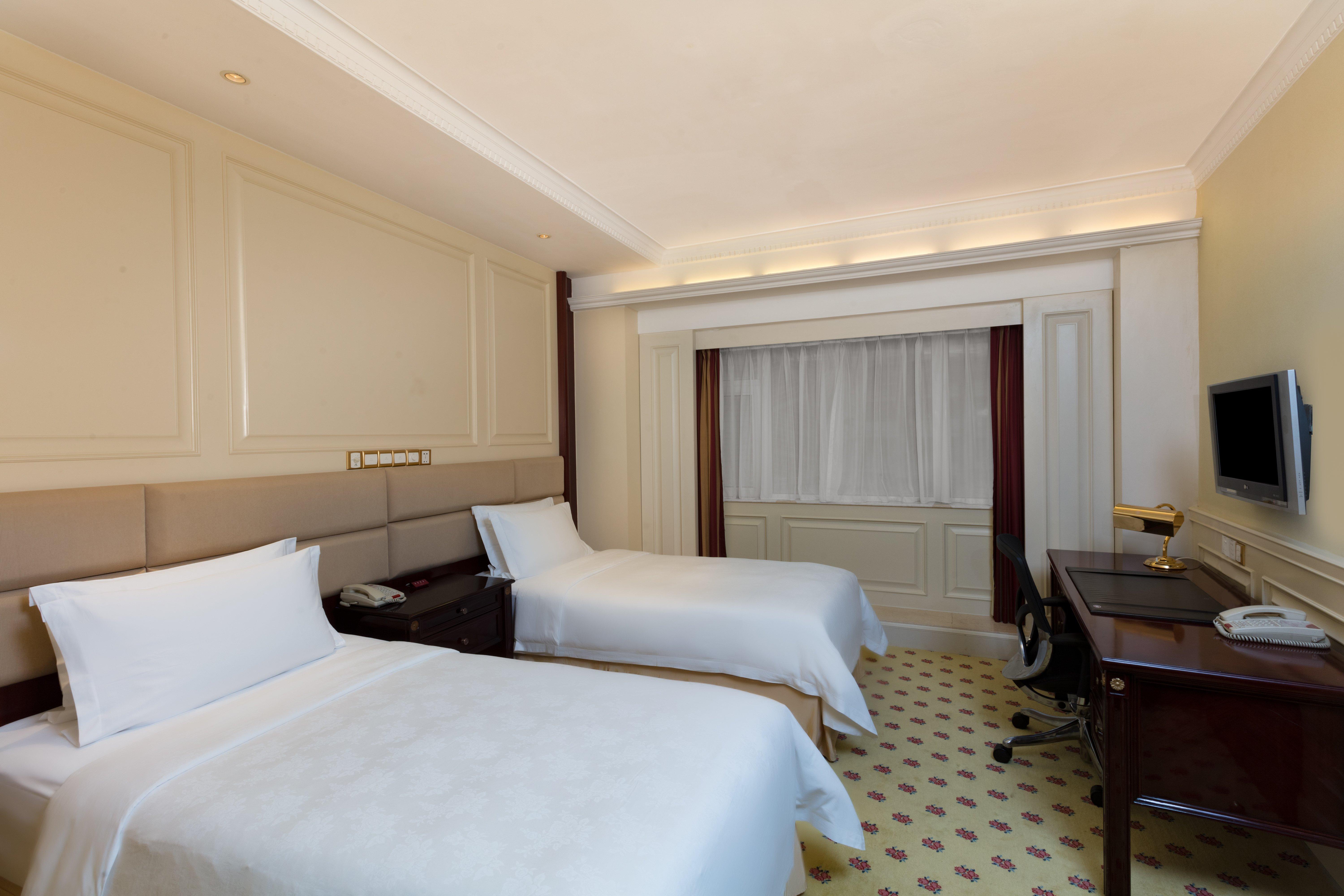 Crowne Plaza Landmark Shenzhen: Border-Close Retreat with Heated Pool Exterior photo