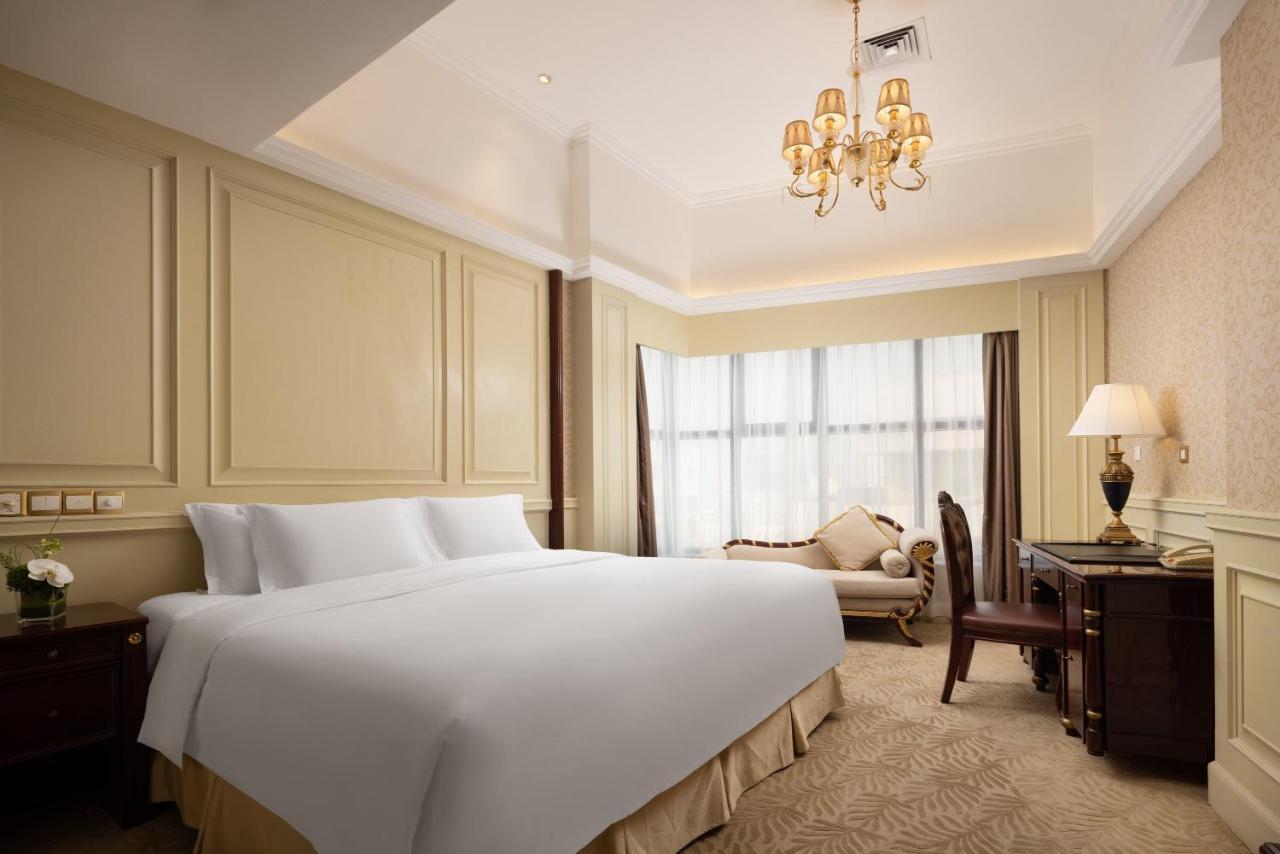 Crowne Plaza Landmark Shenzhen: Border-Close Retreat with Heated Pool Exterior photo