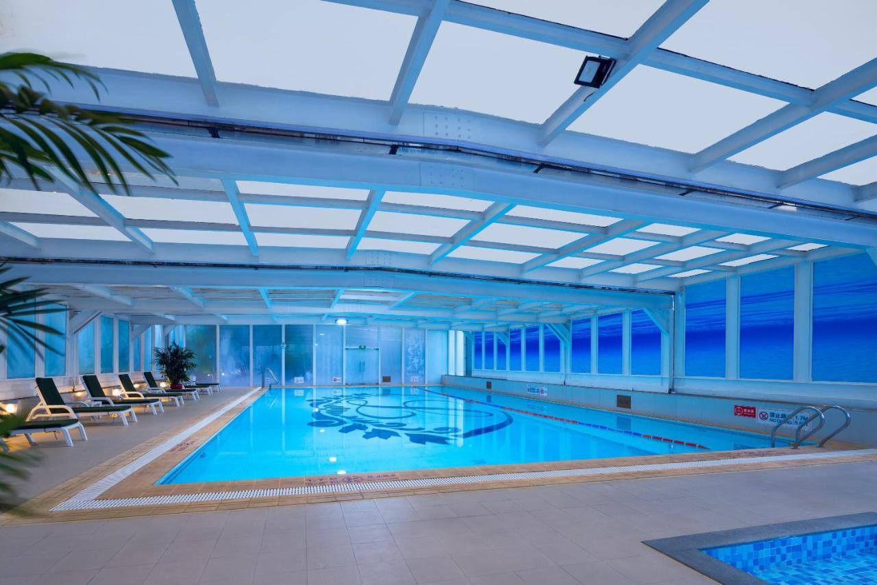 Crowne Plaza Landmark Shenzhen: Border-Close Retreat with Heated Pool Exterior photo