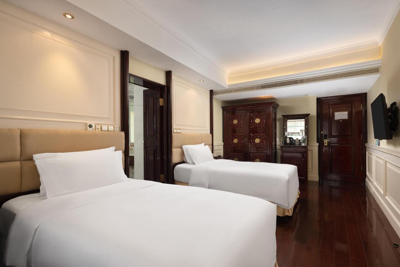 Crowne Plaza Landmark Shenzhen: Border-Close Retreat with Heated Pool Exterior photo