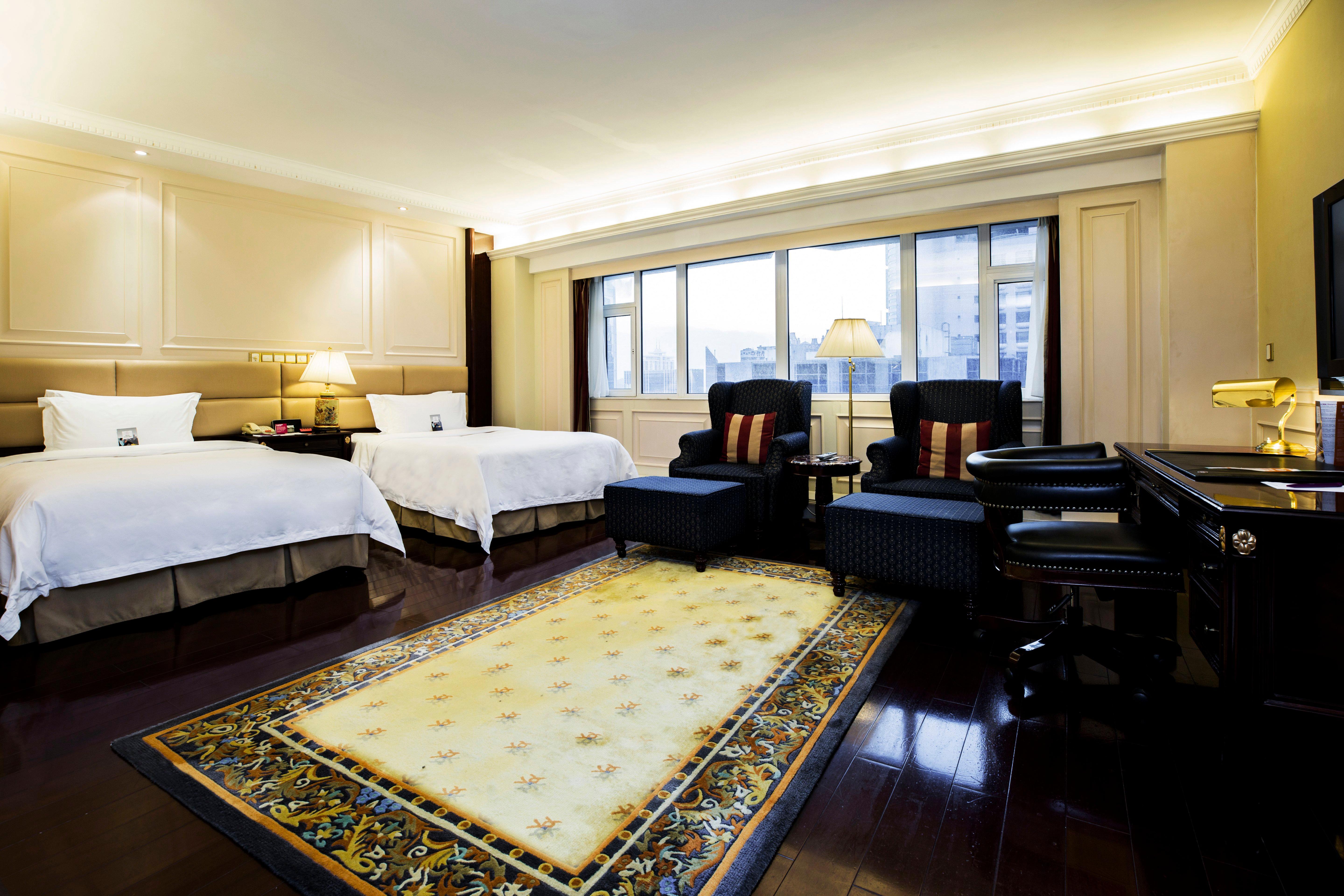 Crowne Plaza Landmark Shenzhen: Border-Close Retreat with Heated Pool Exterior photo