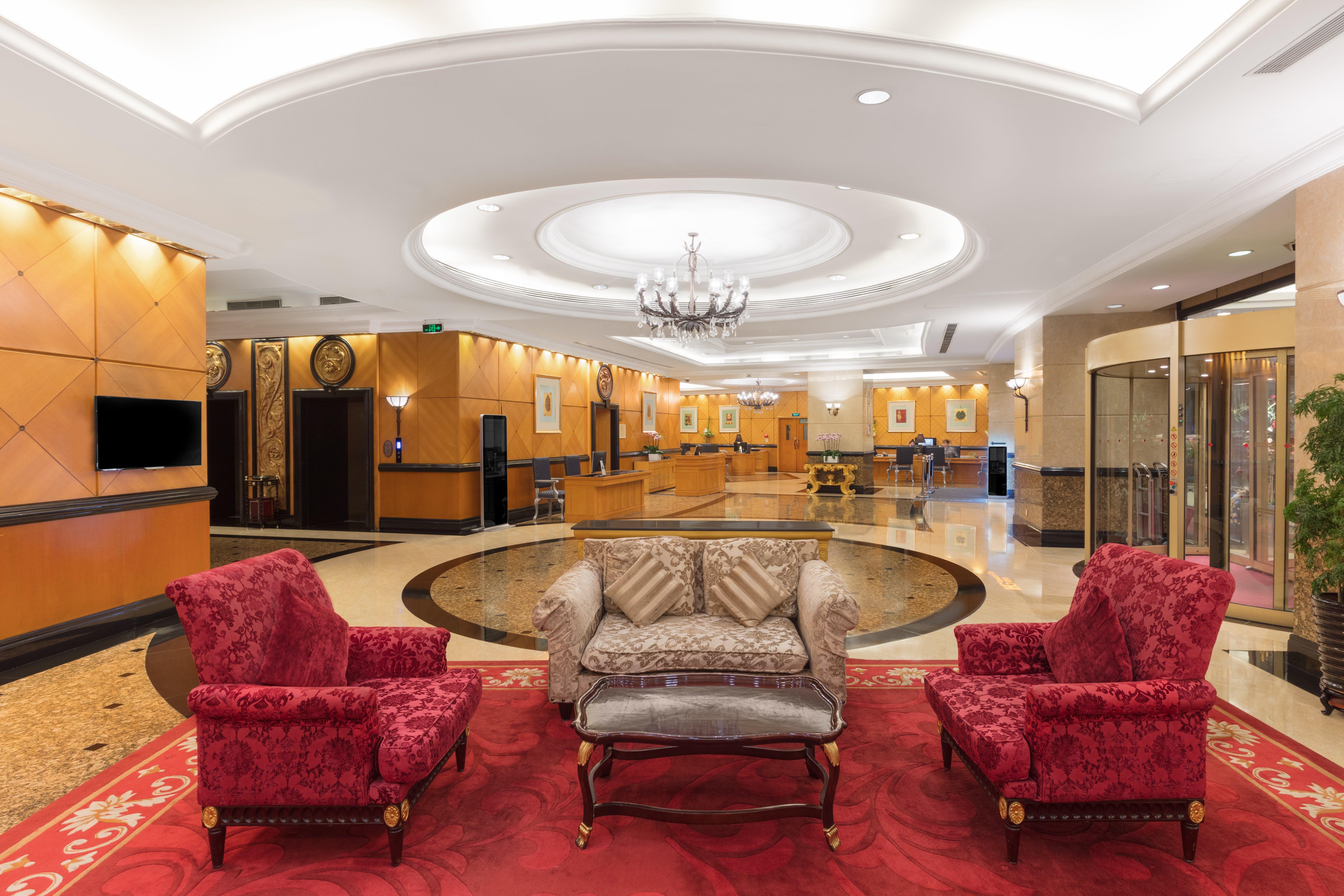 Crowne Plaza Landmark Shenzhen: Border-Close Retreat with Heated Pool Exterior photo