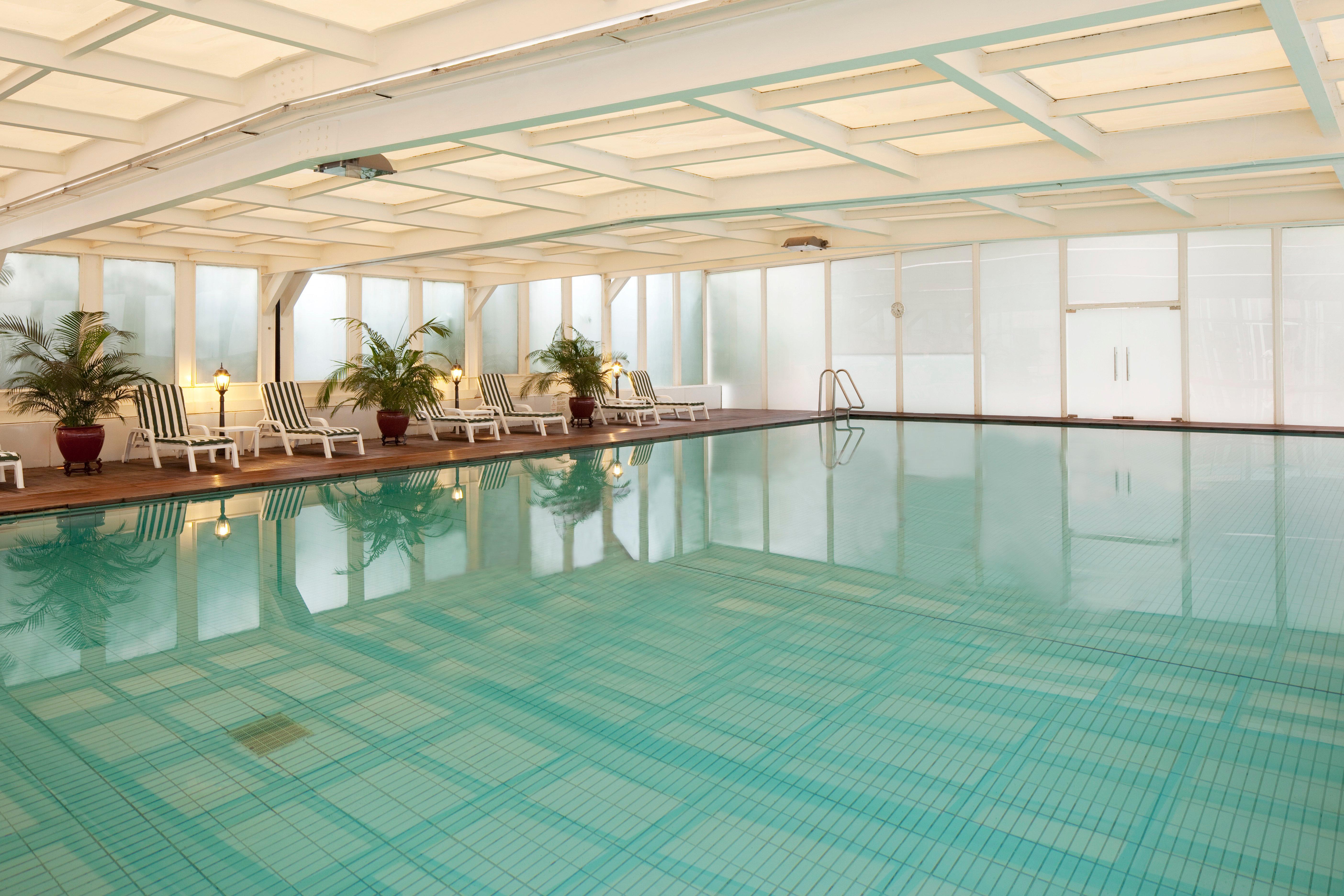 Crowne Plaza Landmark Shenzhen: Border-Close Retreat with Heated Pool Exterior photo
