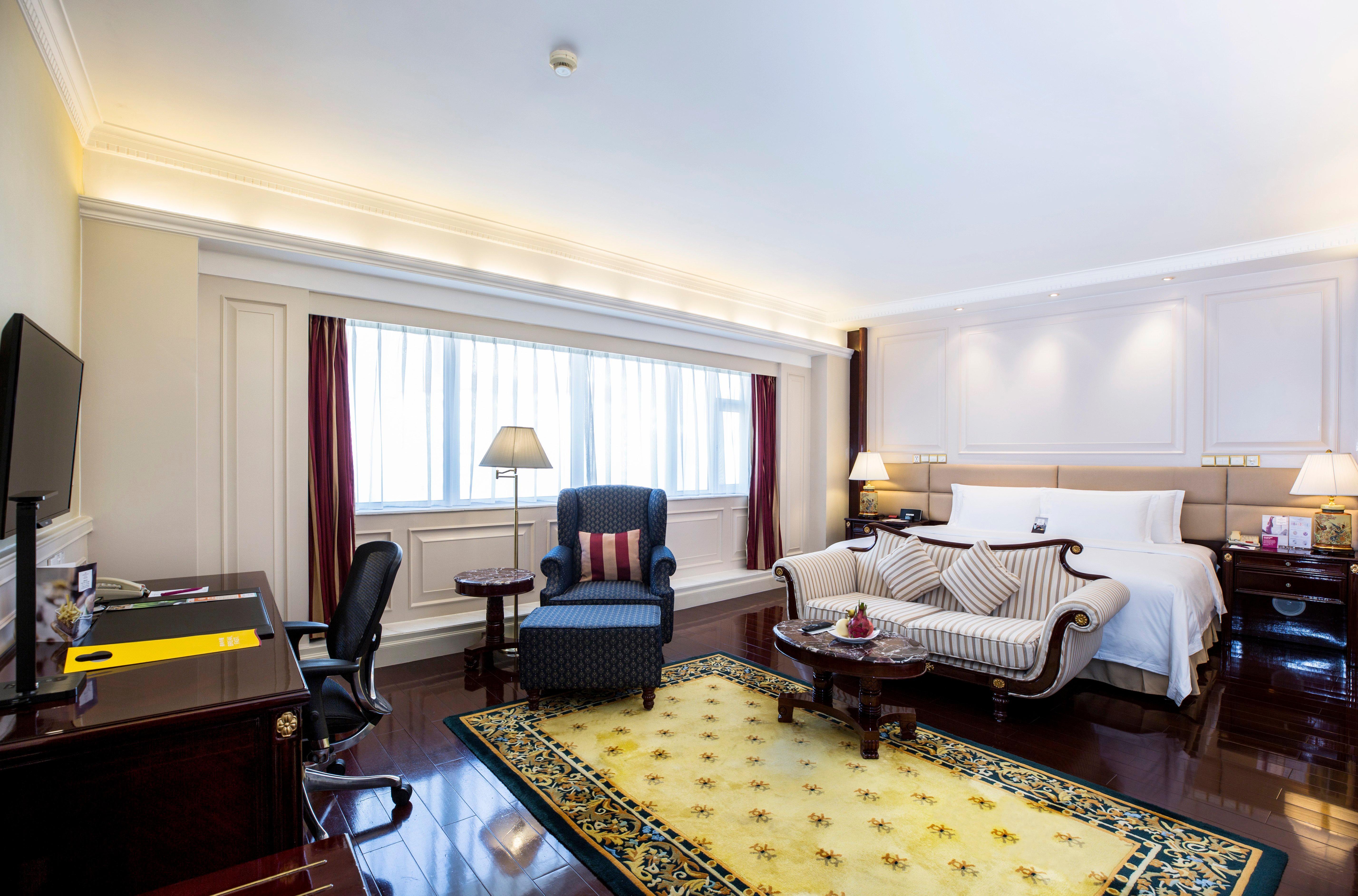 Crowne Plaza Landmark Shenzhen: Border-Close Retreat with Heated Pool Exterior photo