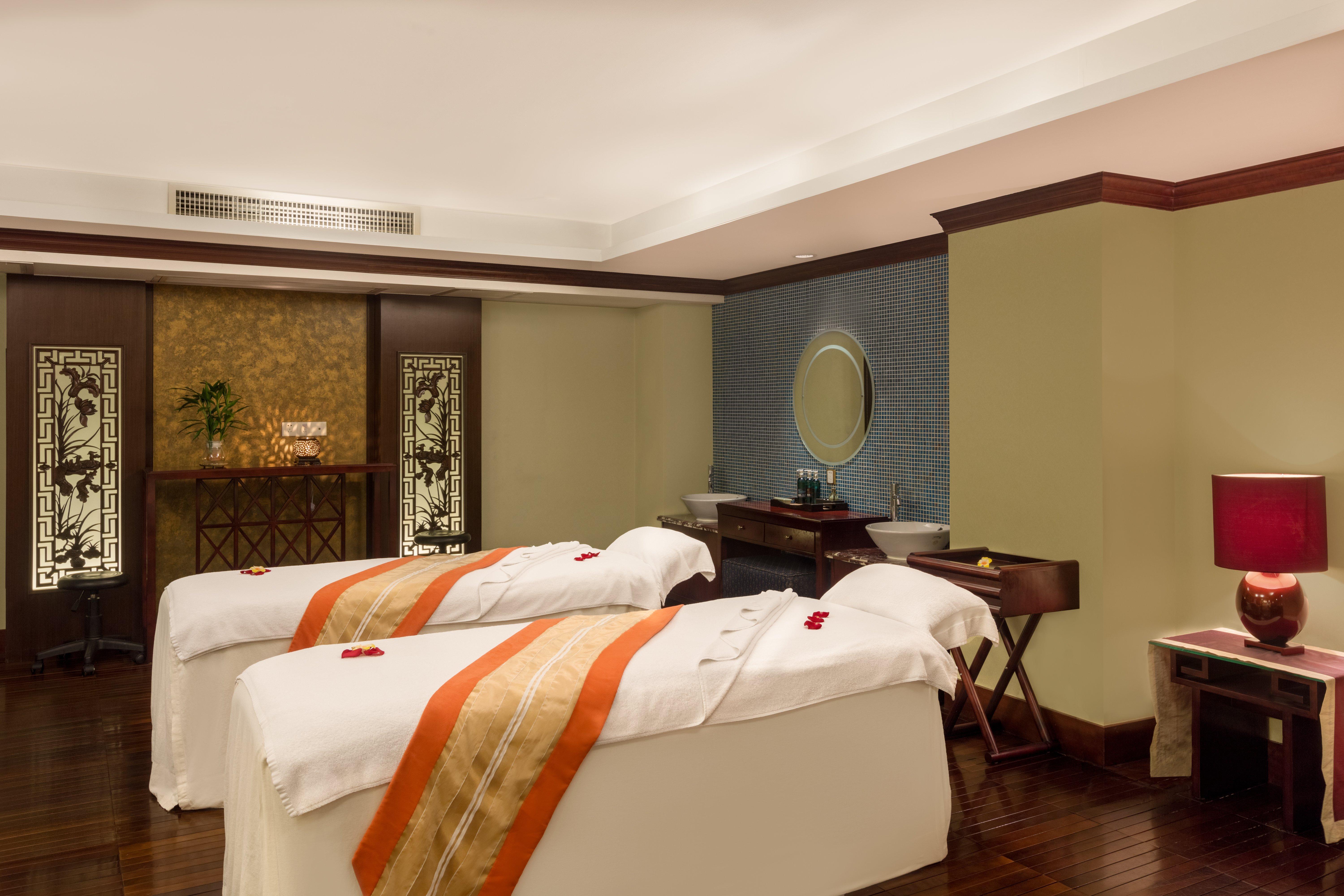 Crowne Plaza Landmark Shenzhen: Border-Close Retreat with Heated Pool Exterior photo