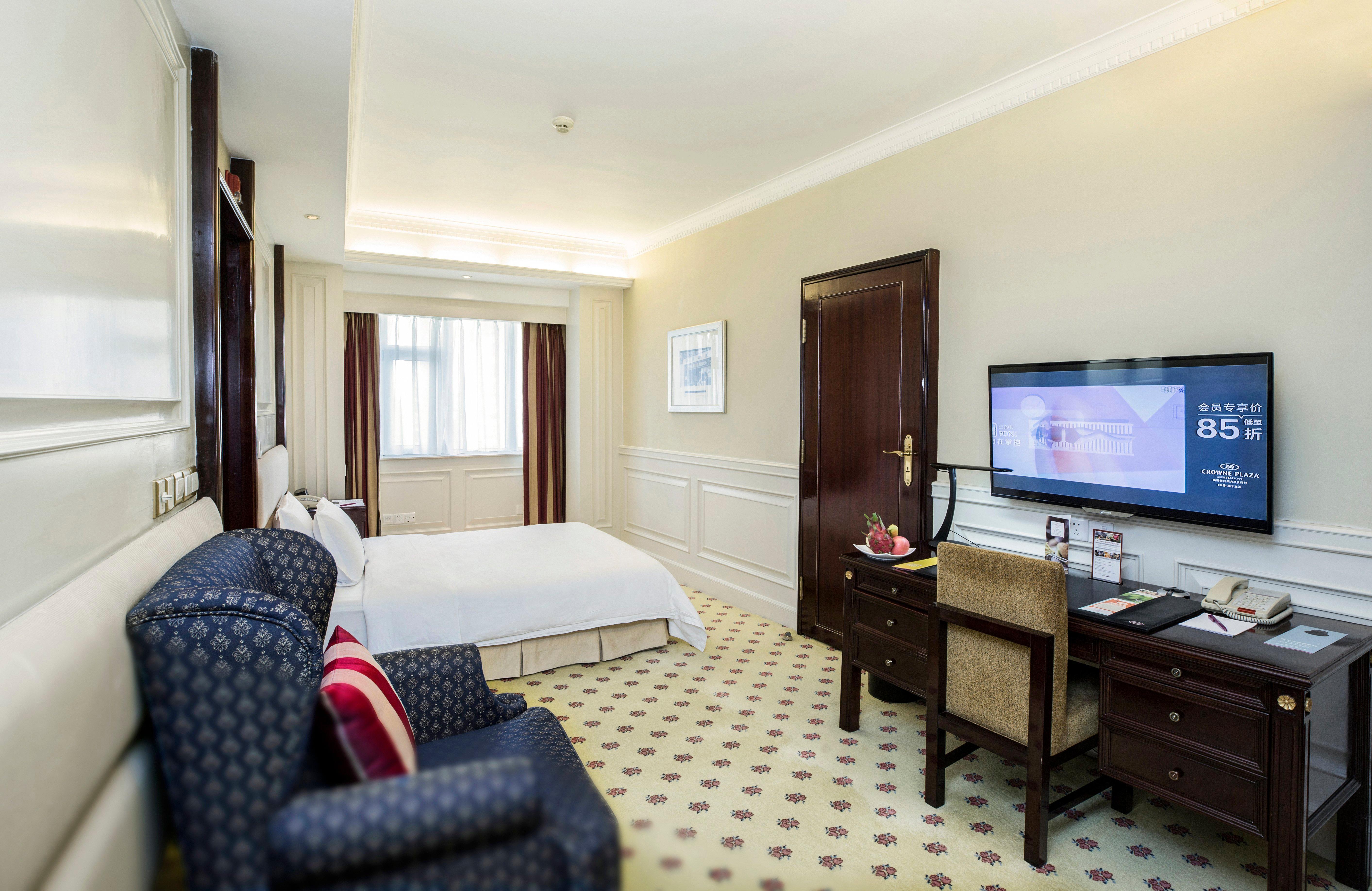 Crowne Plaza Landmark Shenzhen: Border-Close Retreat with Heated Pool Exterior photo