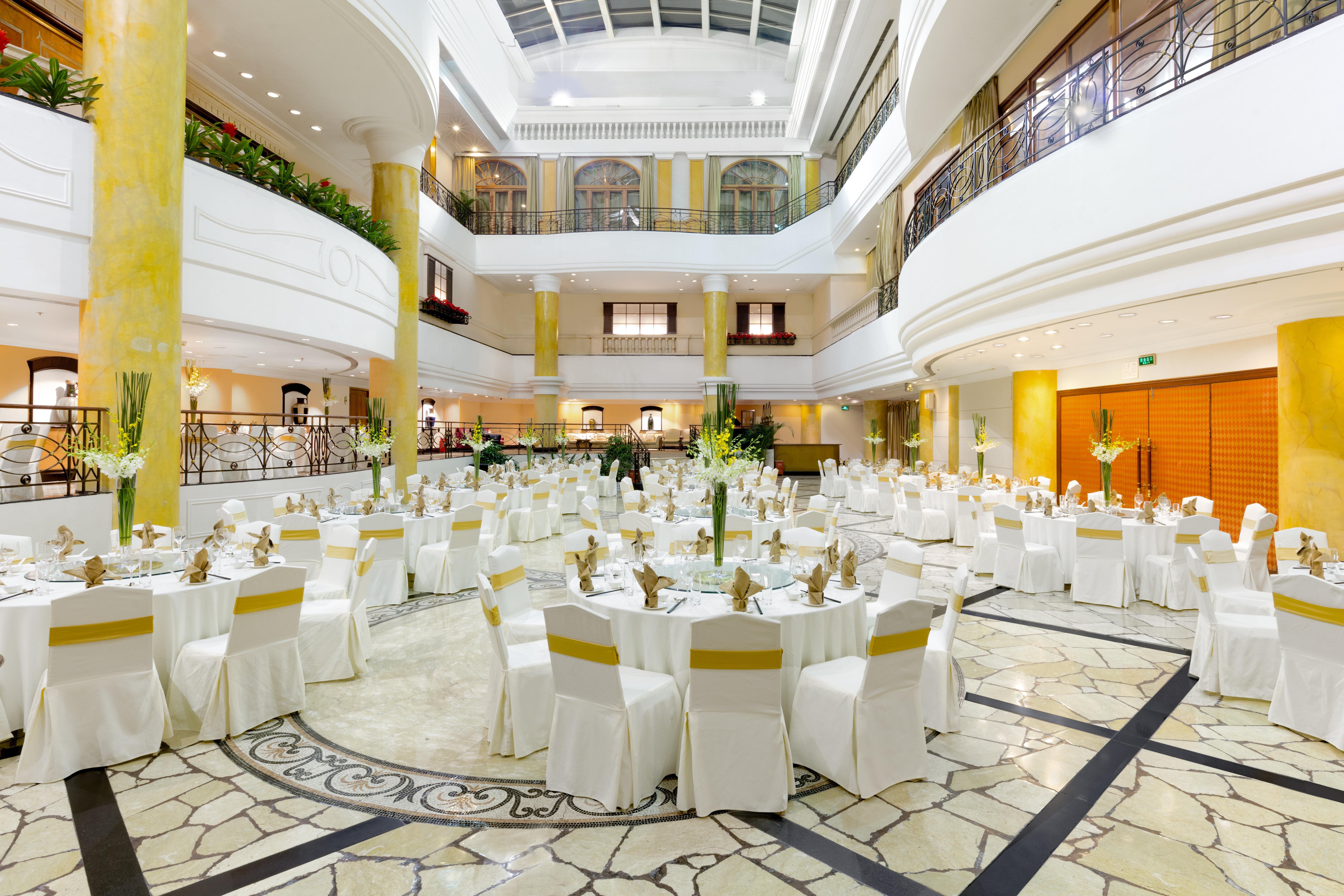 Crowne Plaza Landmark Shenzhen: Border-Close Retreat with Heated Pool Exterior photo
