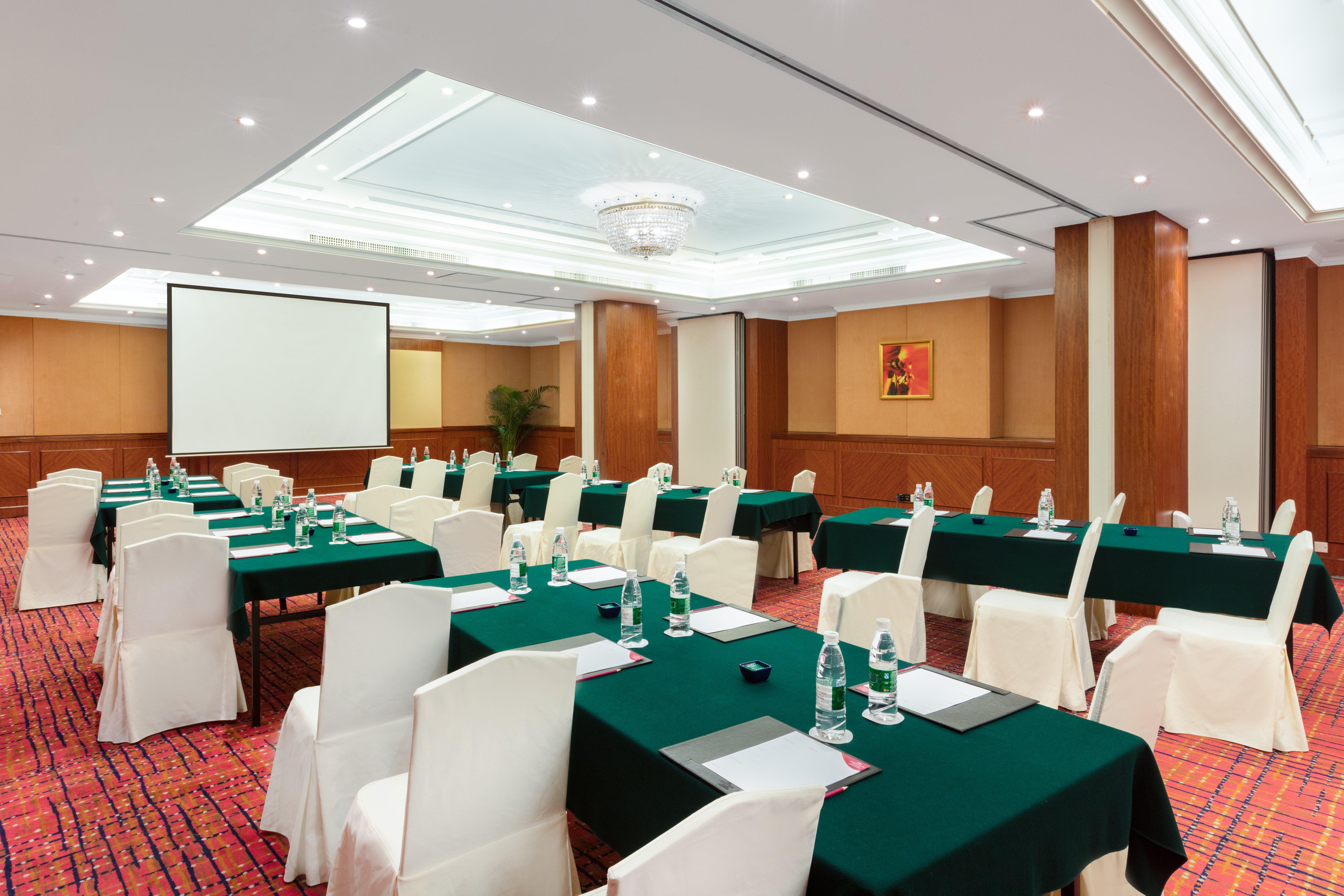 Crowne Plaza Landmark Shenzhen: Border-Close Retreat with Heated Pool Exterior photo