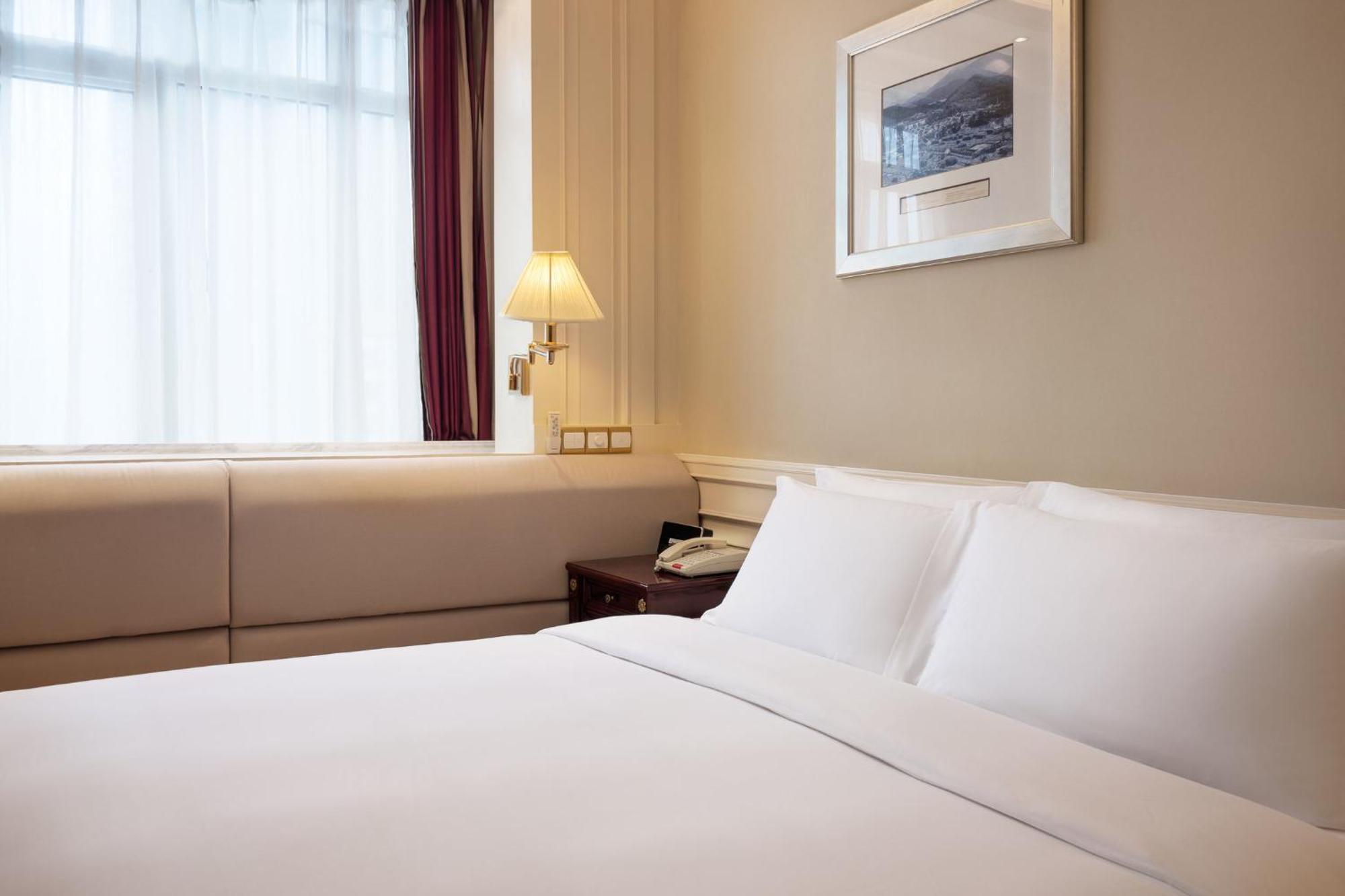 Crowne Plaza Landmark Shenzhen: Border-Close Retreat with Heated Pool Exterior photo