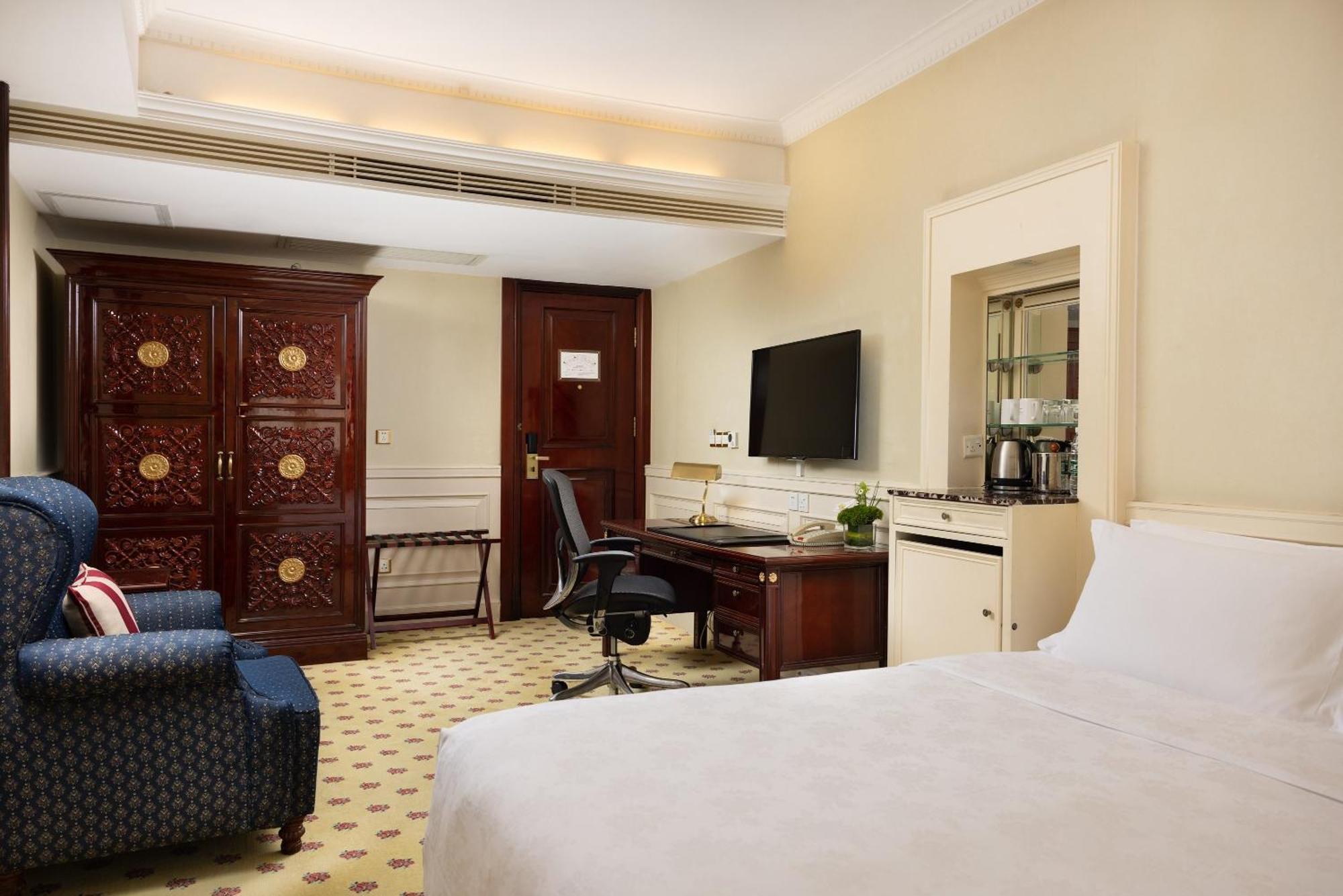 Crowne Plaza Landmark Shenzhen: Border-Close Retreat with Heated Pool Exterior photo